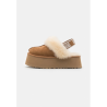 Zueco Tira Logo Chestnut UGG