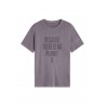 Camiseta Min – Because There Is No Planet B® | Algodón Reciclado y Orgánico
