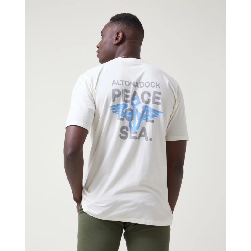 Camiseta Peace Arena de Altonadock | Estilo Aventurero y Algodón 100%