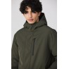 Abrigo Yuki Softshell Impermeable Hombre – Diseño Urbano y Aislante Térmico