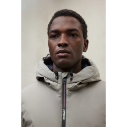 Abrigo Pasu | Impermeable Vegano de Poliéster Reciclado