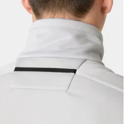 La chaqueta de forro polar HP para hombre está diseñada para ofrecer calidez, comodidad y libertad de movimiento en condiciones