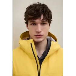 Chaqueta ECOALF amarilla hombre | Impermeable ligera y cortavientos