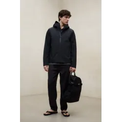 Chaqueta ECOALF negra hombre | Funcional, ligera y con estilo limpio