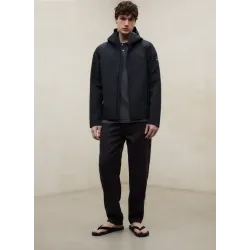 Chaqueta ECOALF negra hombre | Funcional, ligera y con estilo limpio