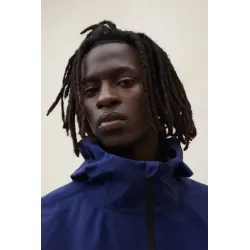 Chaqueta impermeable azul Ecoalf hombre | Ligera y con capucha