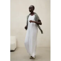 Vestido blanco lino Ecoalf | Fácil, cómodo y con presencia