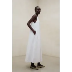 Vestido blanco lino Ecoalf | Fácil, cómodo y con presencia