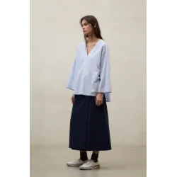 Blusa celeste Ecoalf | Ligera, fluida y equilibrada