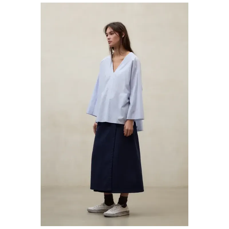 Blusa celeste Ecoalf | Ligera, fluida y equilibrada