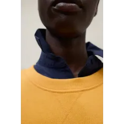 Sudadera mostaza Ecoalf mujer | Diseño con mensaje trasero